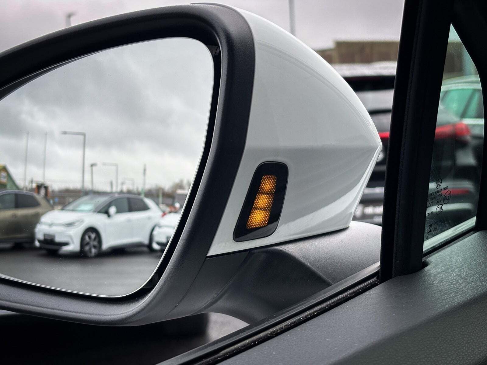 Hvid VW ID.4 fra 2025