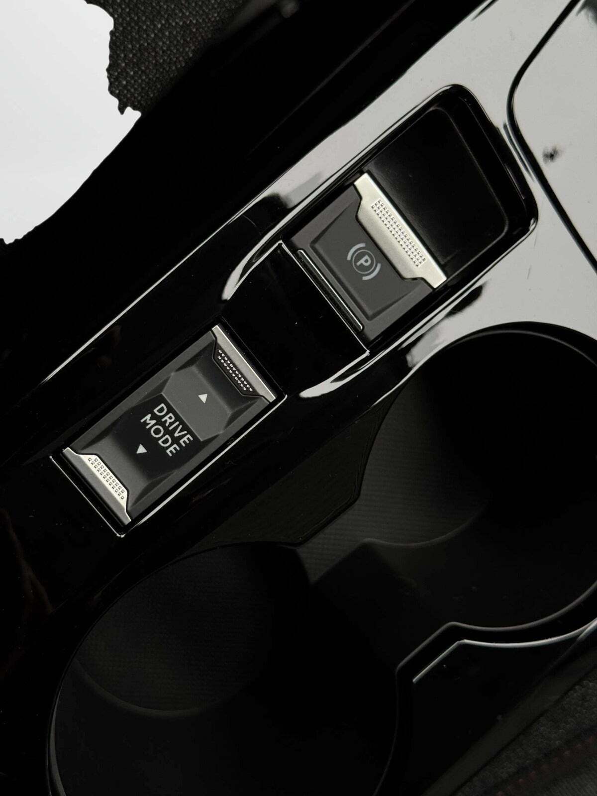 Sort Peugeot e-208 fra 2025