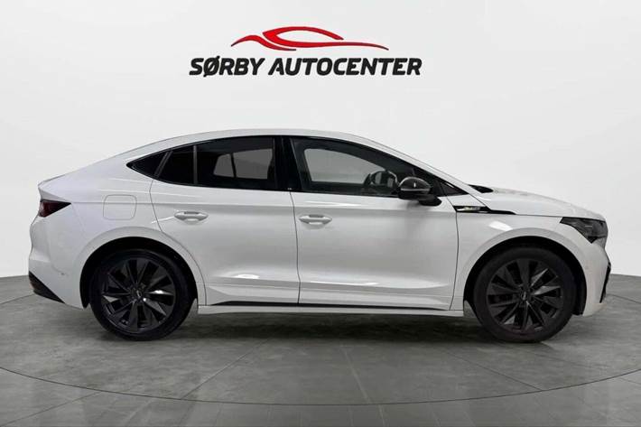 Hvid Skoda Enyaq fra 2022