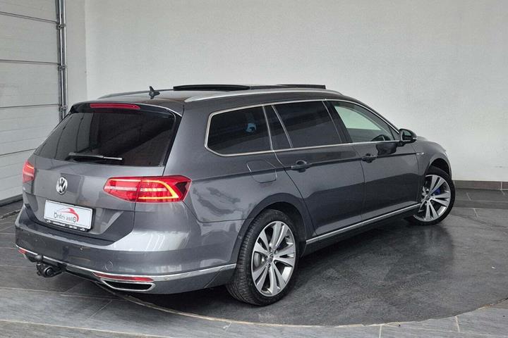 Grå VW Passat fra 2016