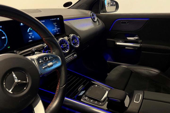 Sort Mercedes EQA250 fra 2021