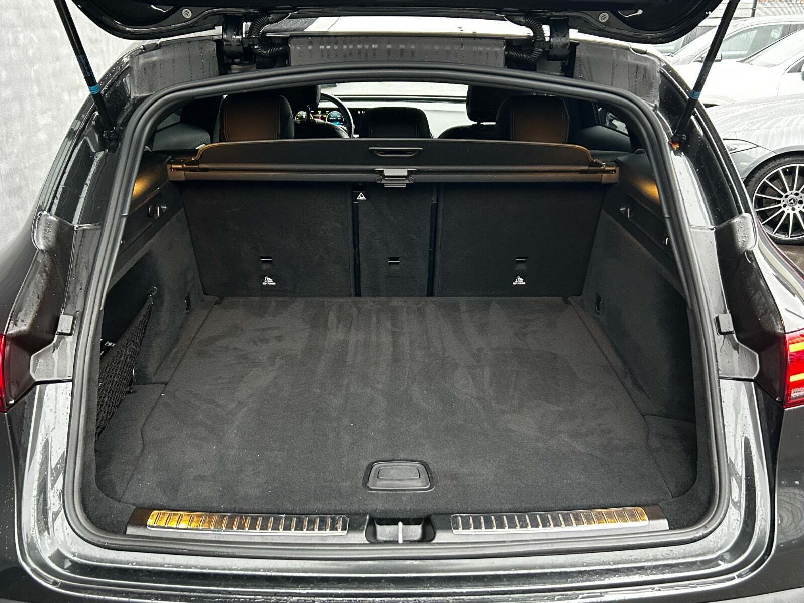 Grøn Mercedes EQC400 fra 2020