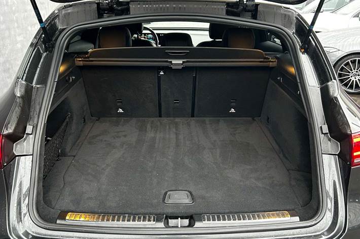 Grøn Mercedes EQC400 fra 2020