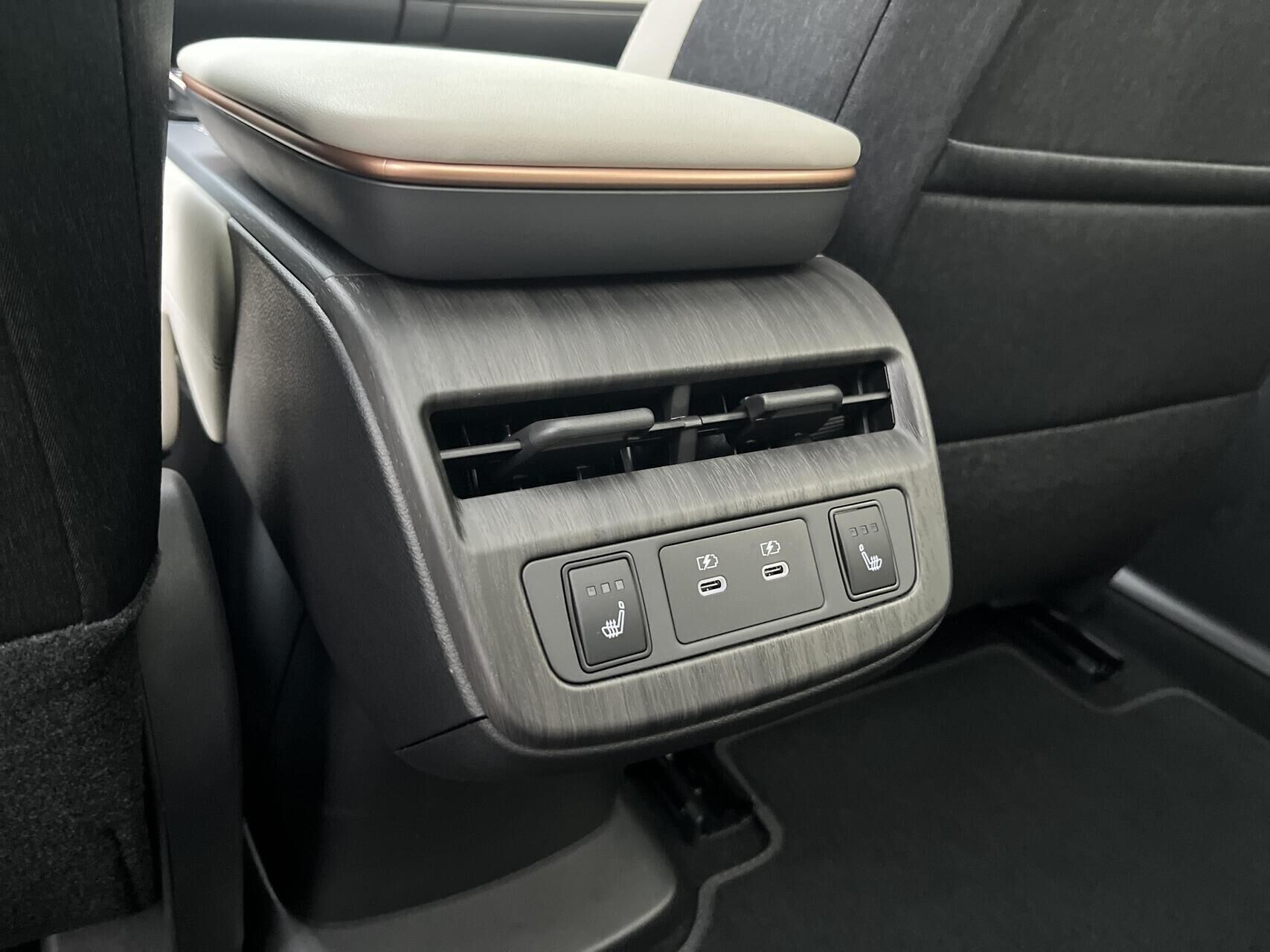 Grøn Nissan Ariya fra 2025