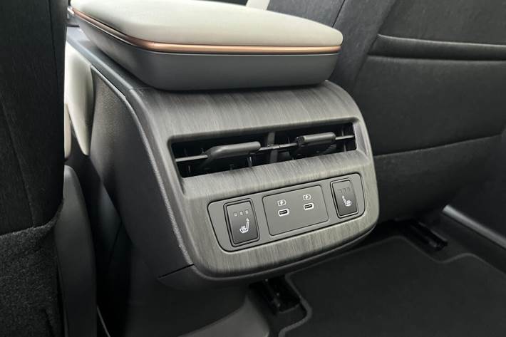 Grøn Nissan Ariya fra 2025