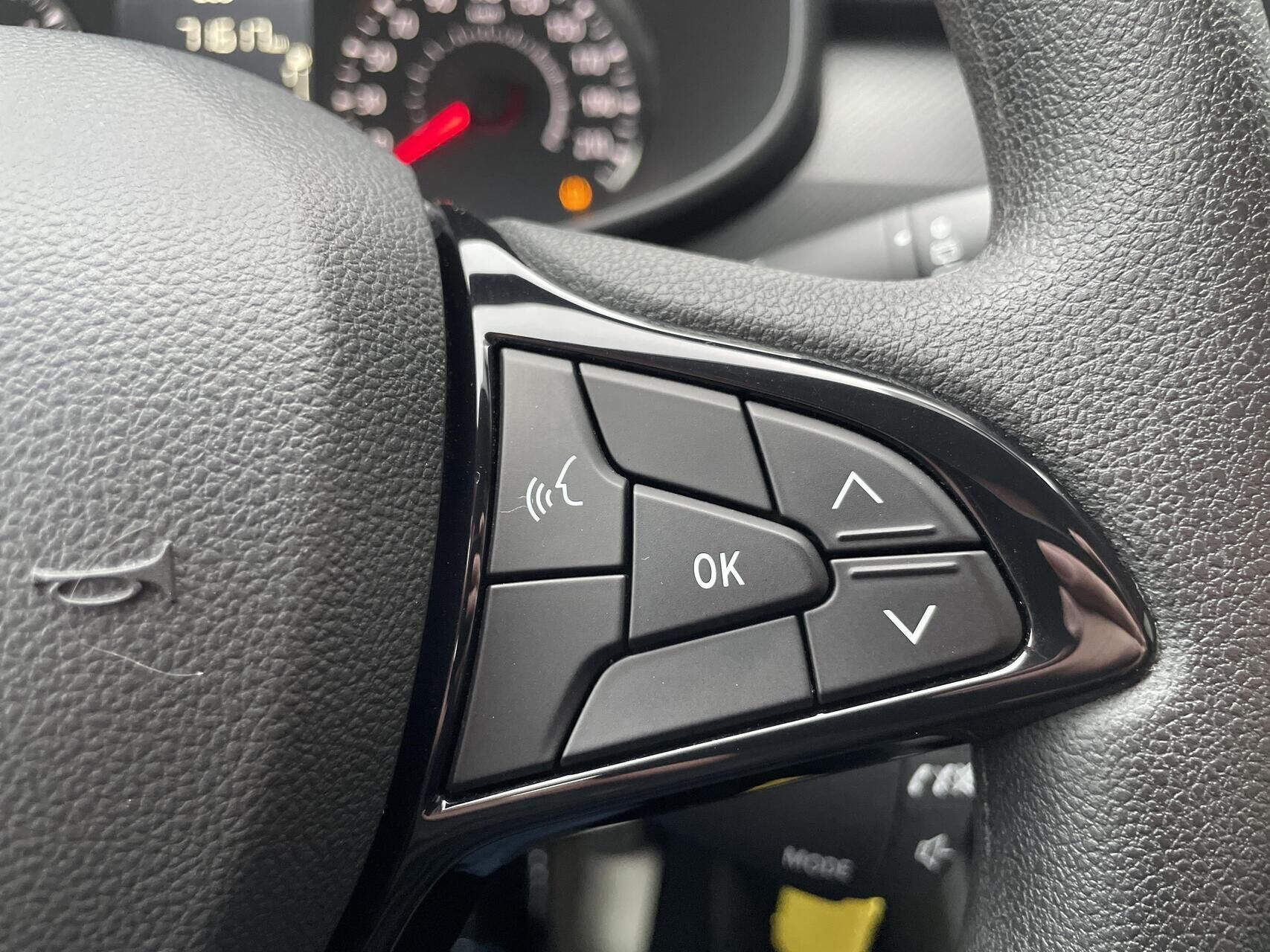 Blå Dacia Sandero fra 2021