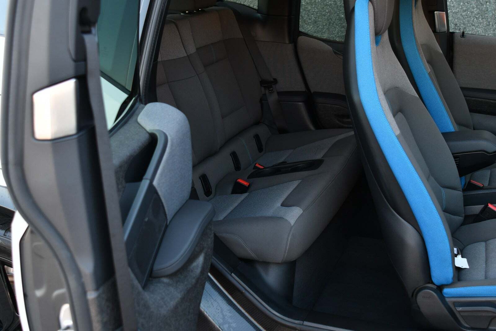 Hvid BMW i3s fra 2021