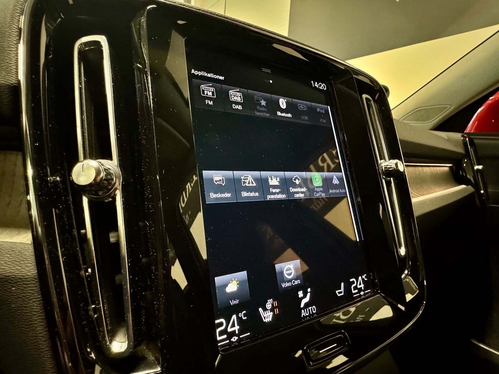 Rød Volvo XC40 fra 2022