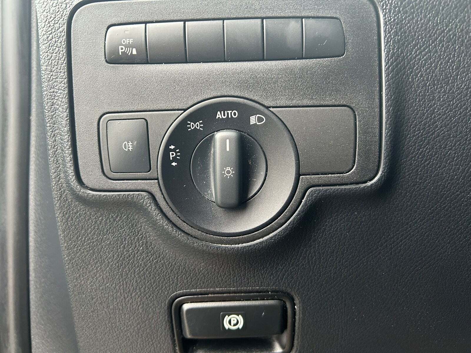 Hvid Mercedes Vito 114 fra 2021