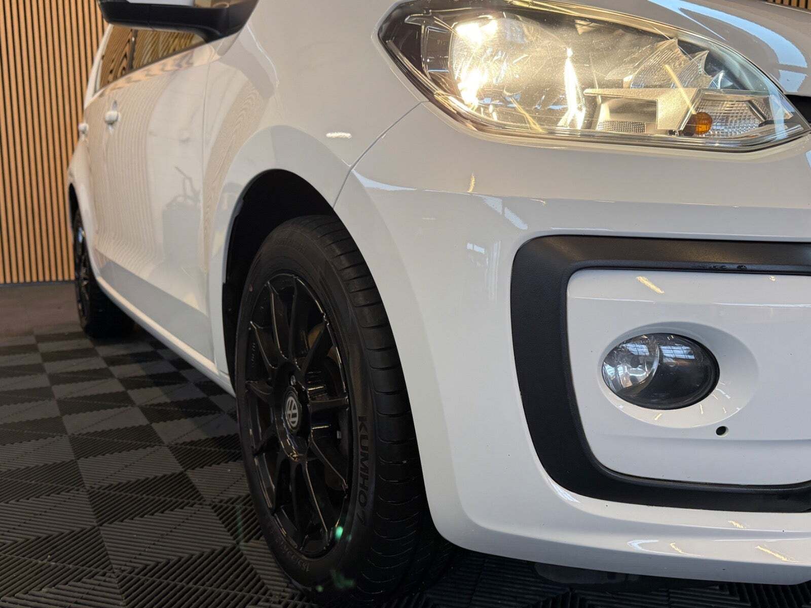 Hvid VW UP! fra 2018