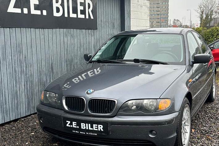 undefined BMW 318i fra 2002 set udefra