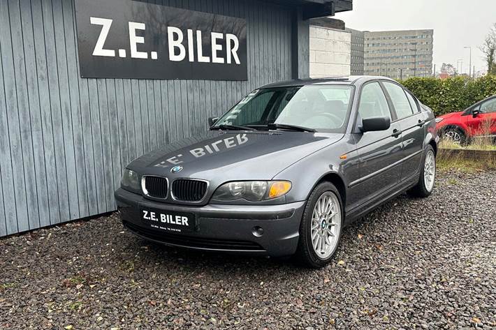 undefined BMW 318i fra 2002 set udefra