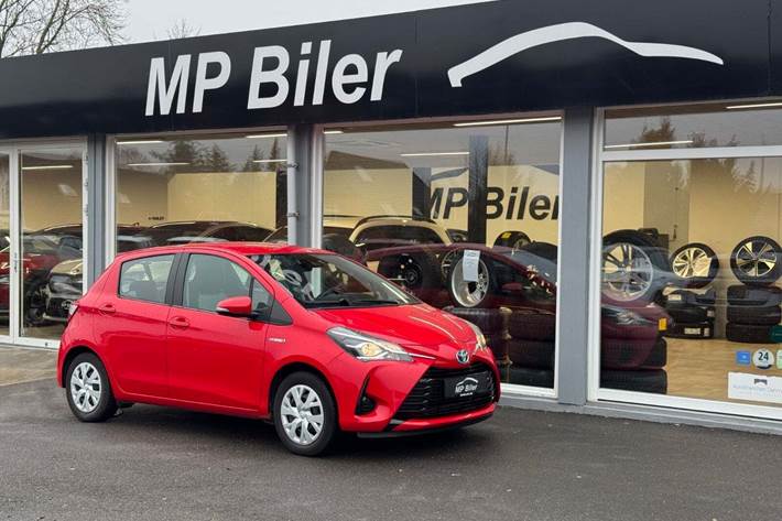 Rød Toyota Yaris fra 2020