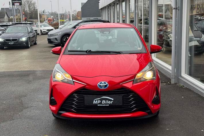Rød Toyota Yaris fra 2020