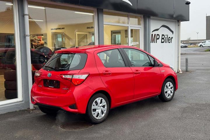 Rød Toyota Yaris fra 2020