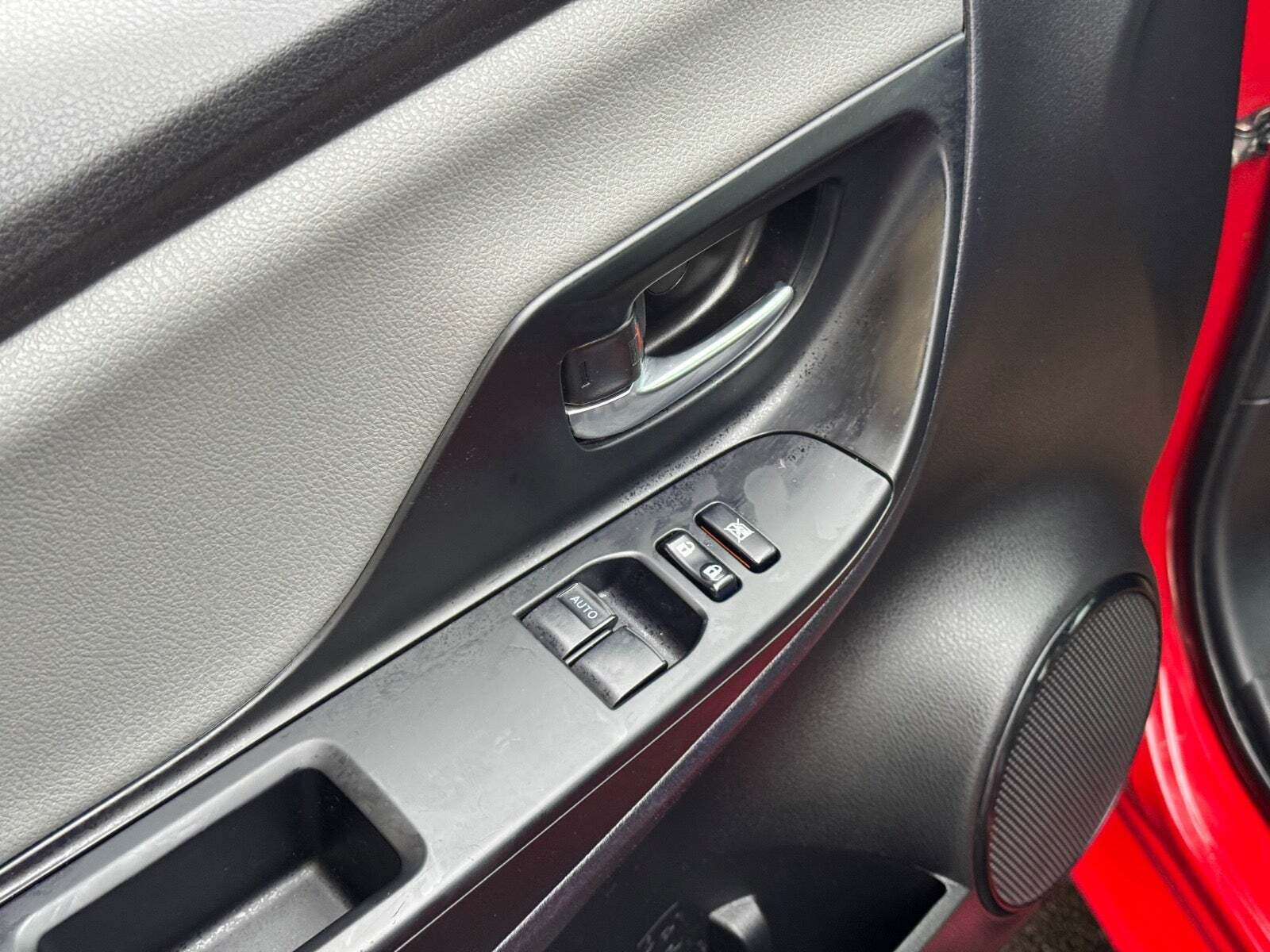 Rød Toyota Yaris fra 2020