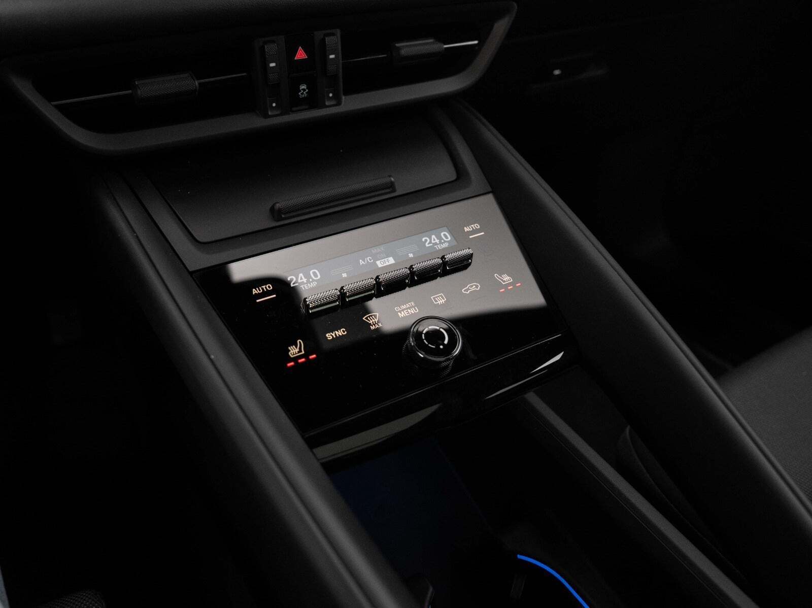 Grå Porsche Macan 4 fra 2025