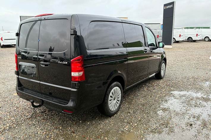 Sort Mercedes Vito 114 fra 2025