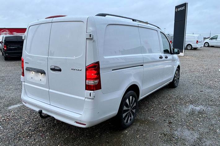 Hvid Mercedes Vito 119 fra 2025