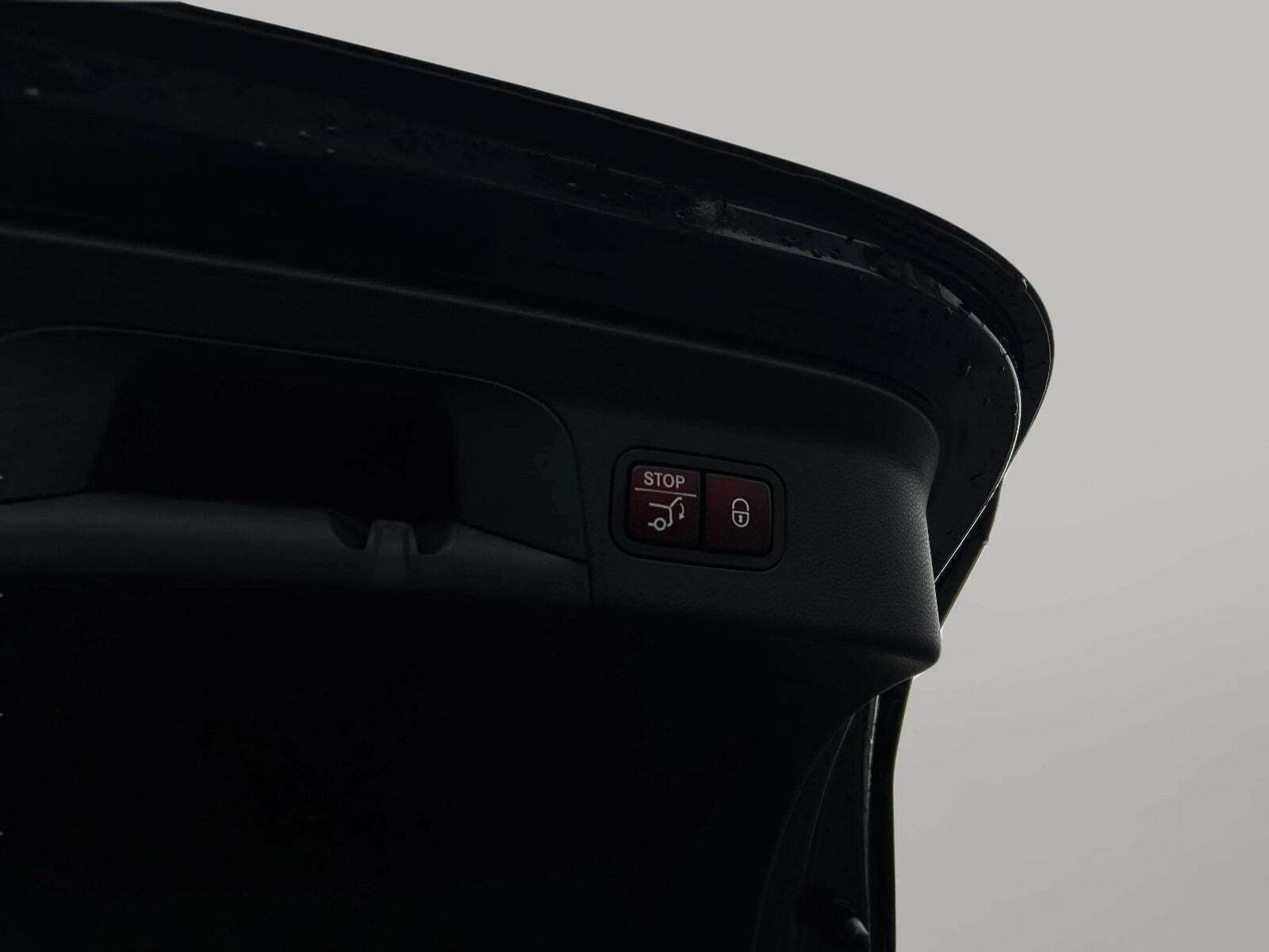 Blå Mercedes GLC300 de fra 2022