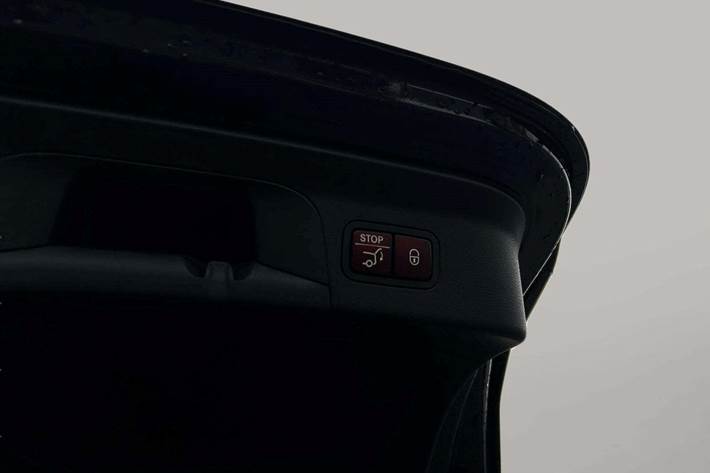 Blå Mercedes GLC300 de fra 2022