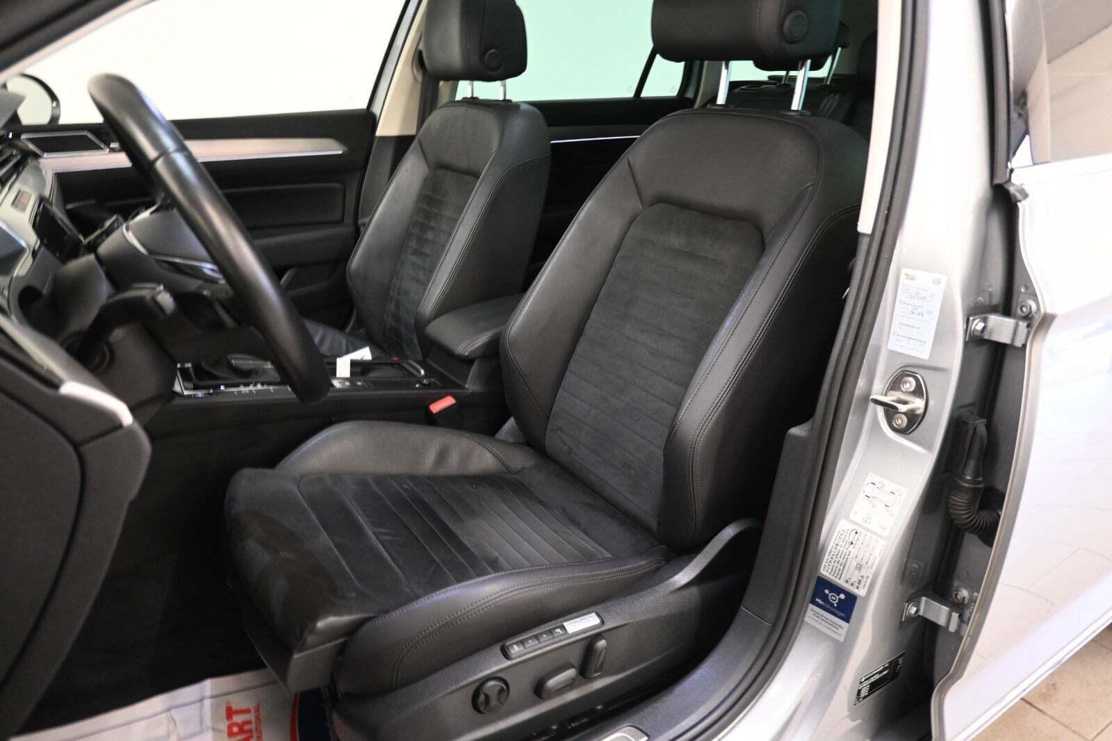 Grå VW Passat fra 2018