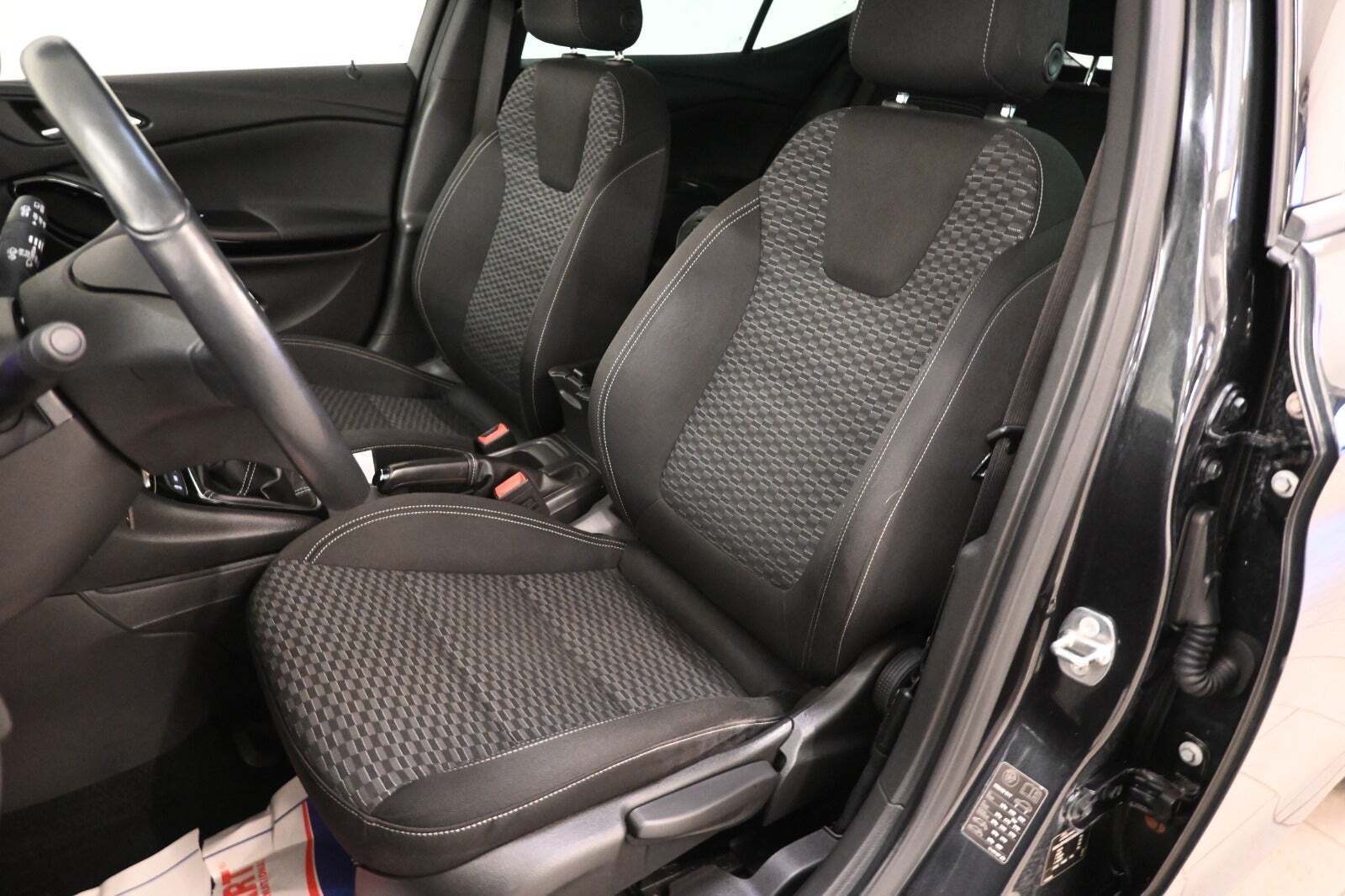 Sort Opel Astra fra 2016