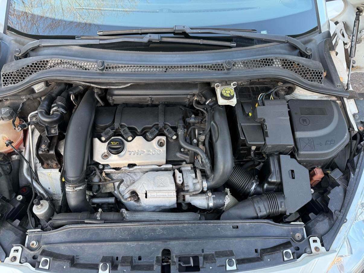 Hvid Peugeot RCZ fra 2011