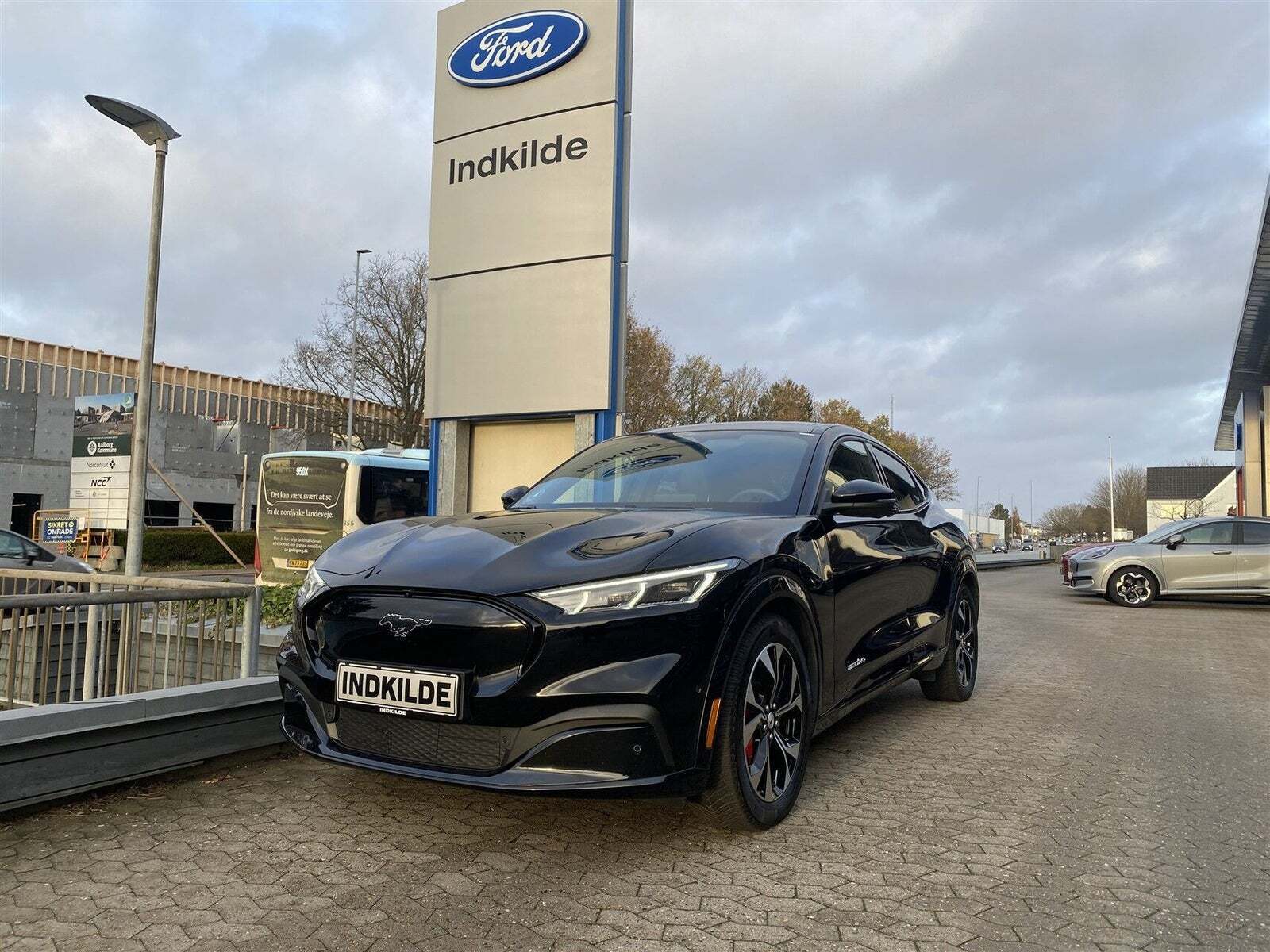 Ford Mustang Mach-E 75 Premium Standard Range AWD