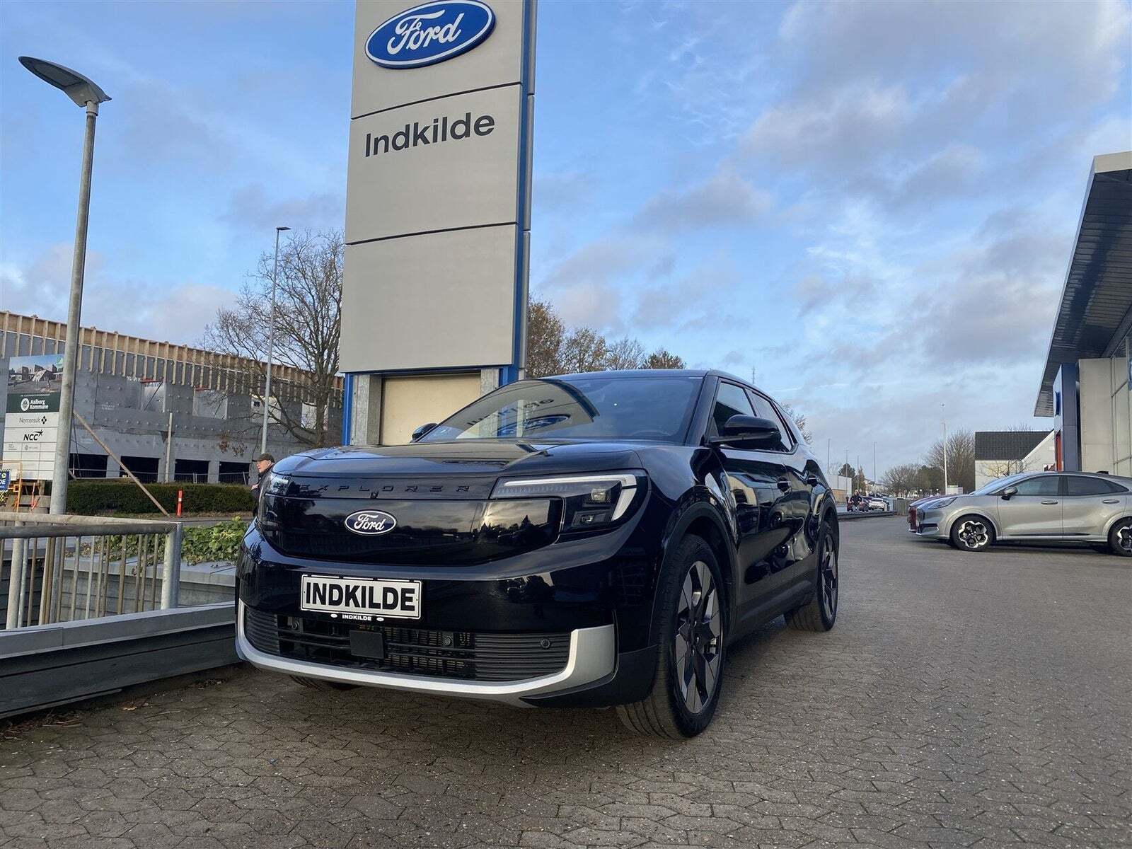 Ford Explorer 82 Premium Extended Range