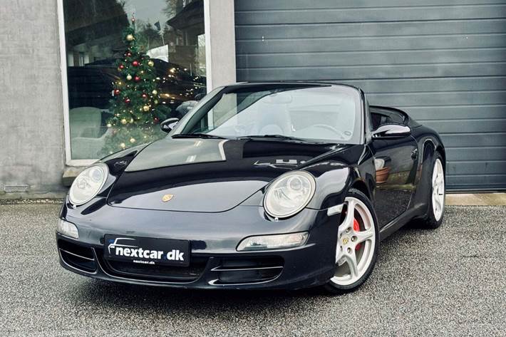 Blå Porsche 911 Carrera S fra 2005 set udefra