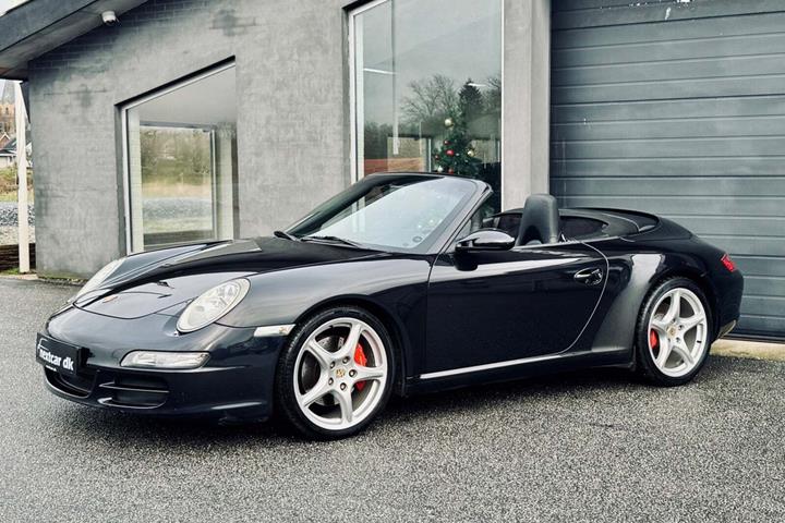 Blå Porsche 911 Carrera S fra 2005