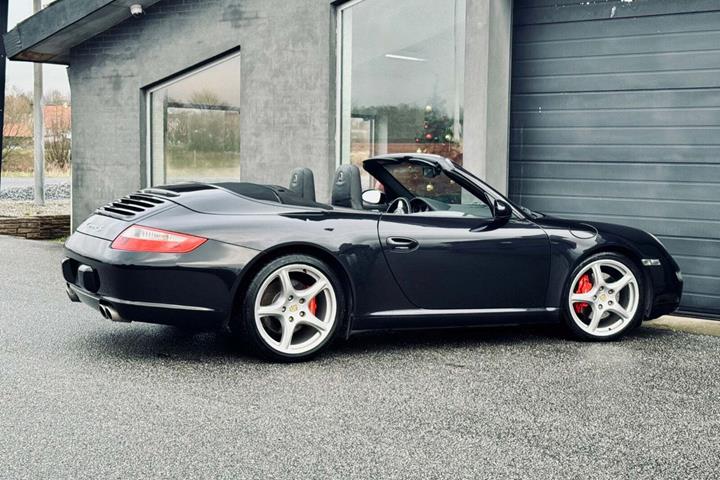 Blå Porsche 911 Carrera S fra 2005