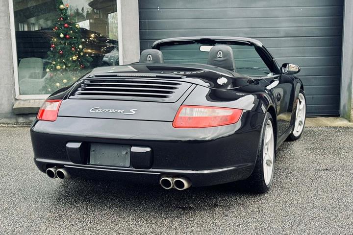 Blå Porsche 911 Carrera S fra 2005
