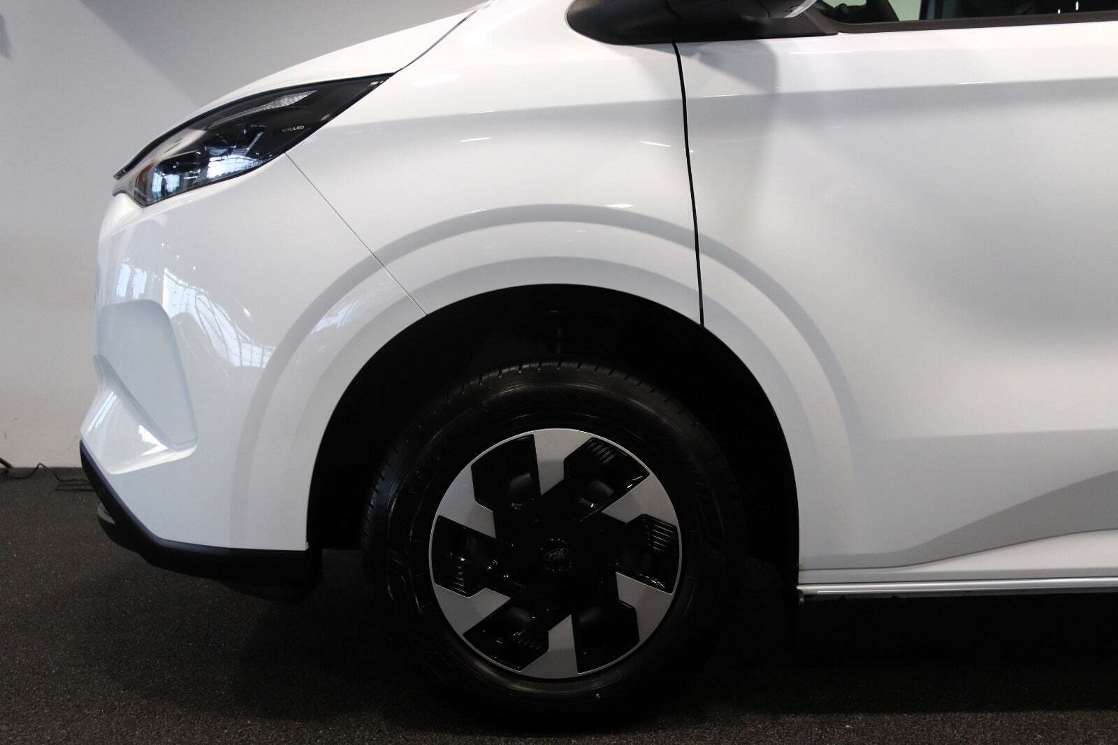 Ford E-Transit Custom 340L 64 Trend