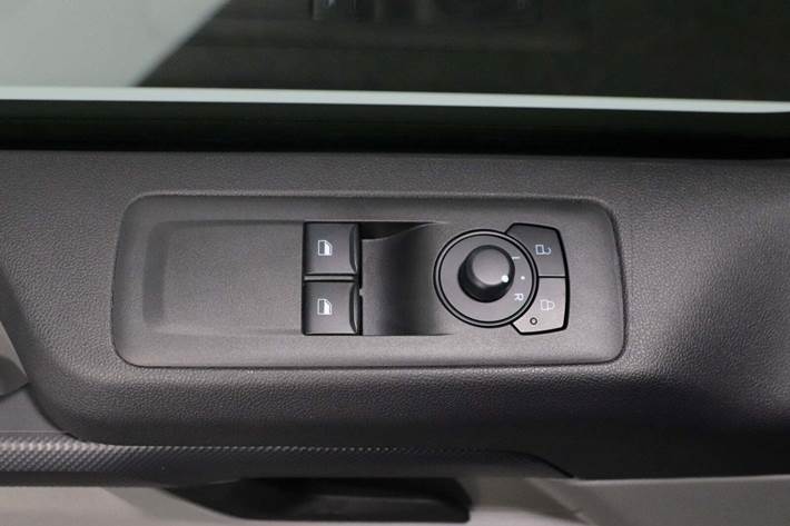 Hvid Ford E-Transit Custom 340L fra 2025