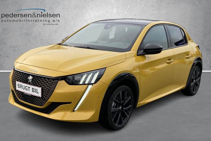 Gul Peugeot e-208 fra 2023 set udefra