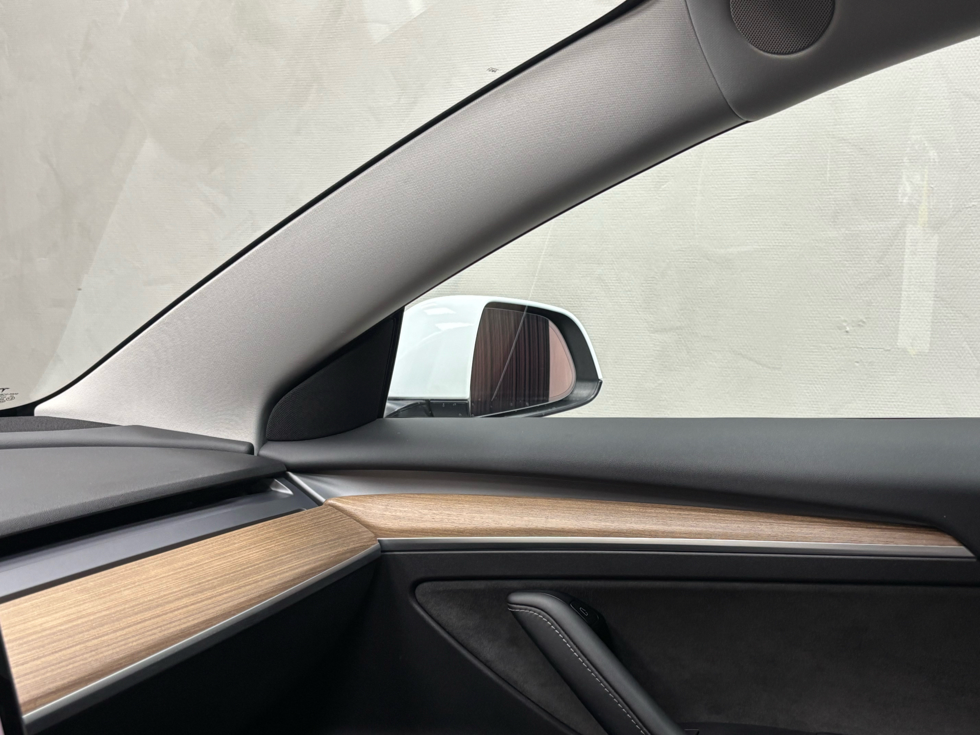 Hvid Tesla Model 3 fra 2022