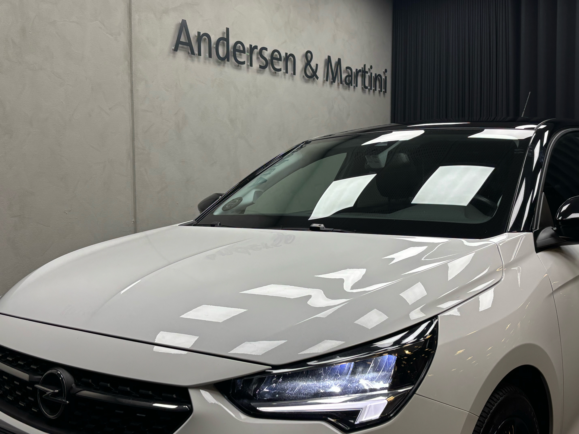 Hvid Opel Corsa fra 2021