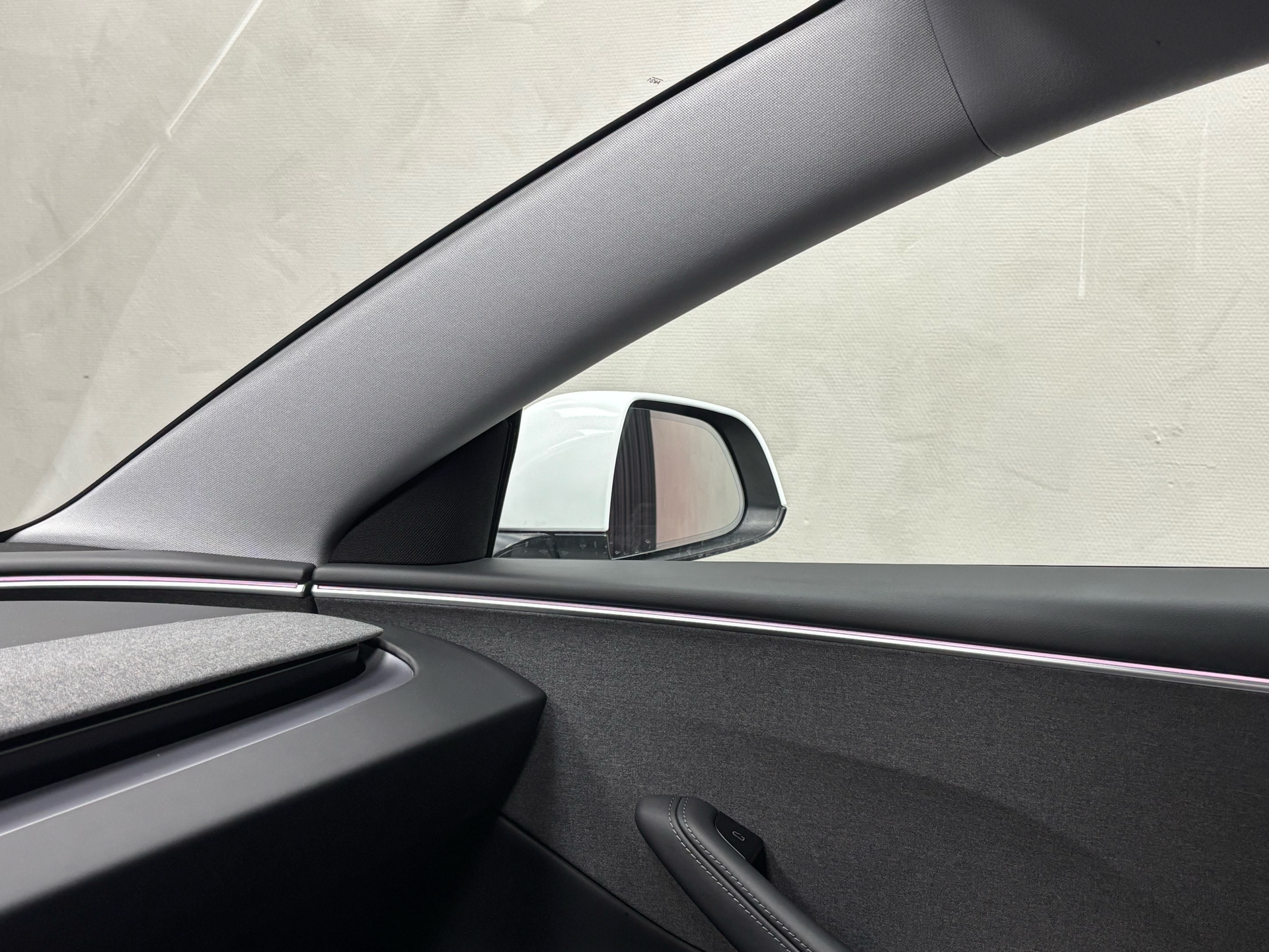 Hvid Tesla Model 3 fra 2023