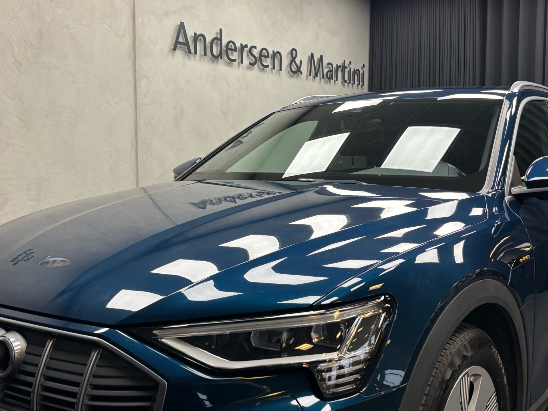 Blå Audi e-tron fra 2021