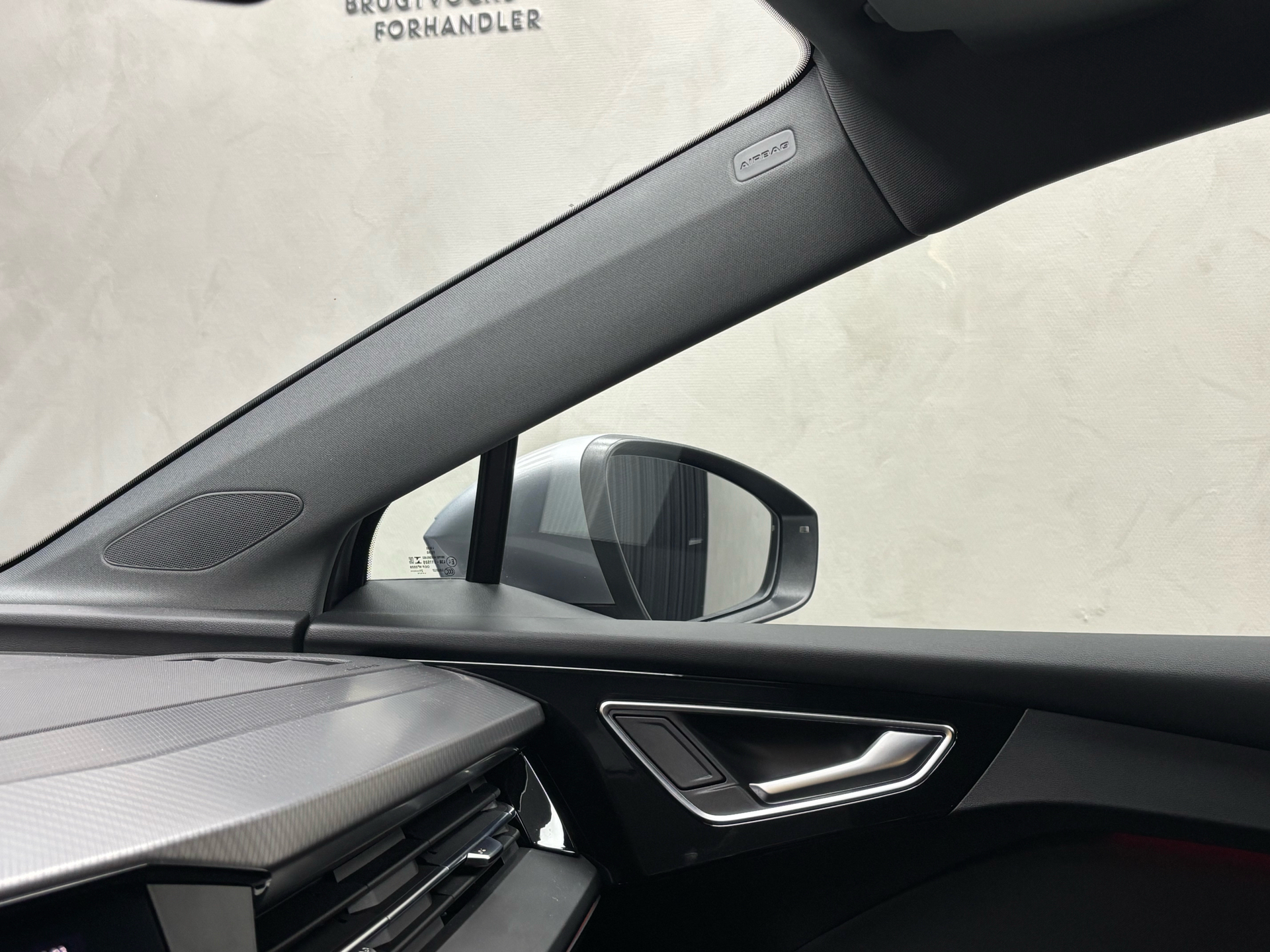 Grå Audi Q4 fra 2022