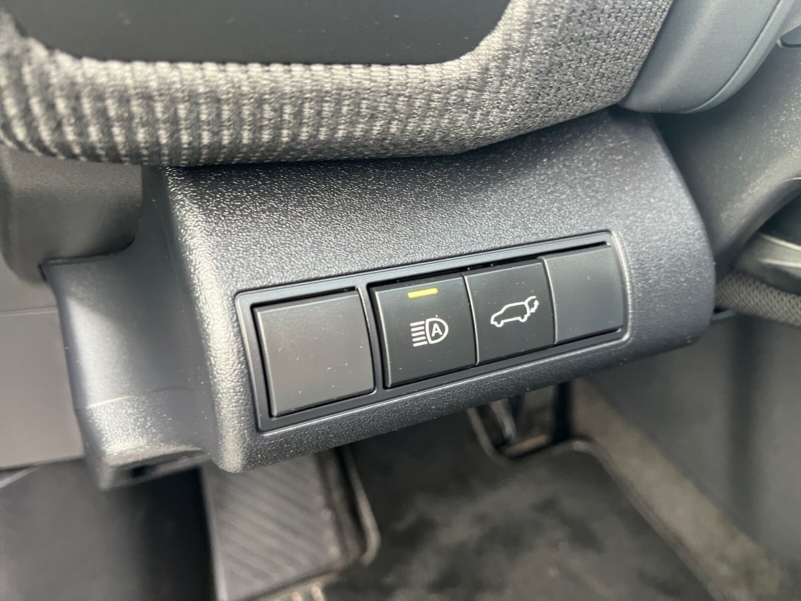 Blå Toyota BZ4X fra 2025