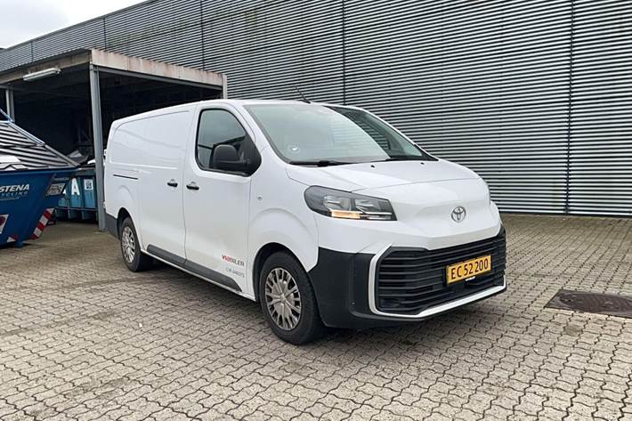 Hvid Toyota ProAce fra 2024