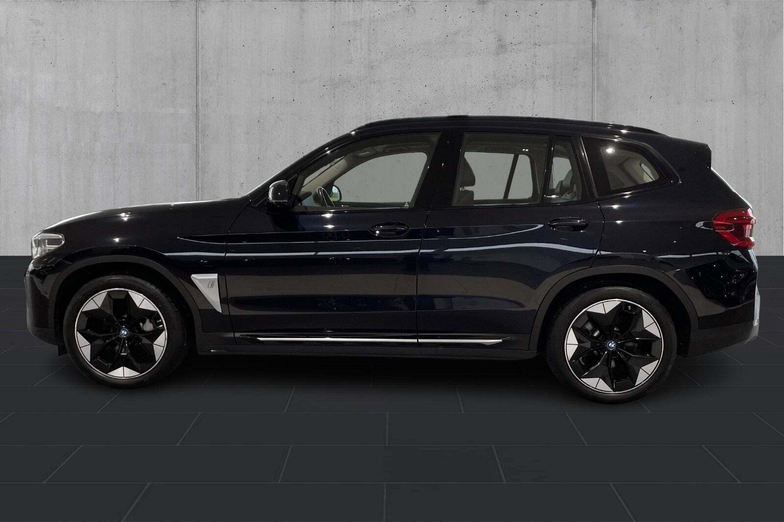 BMW iX3 Charged Plus