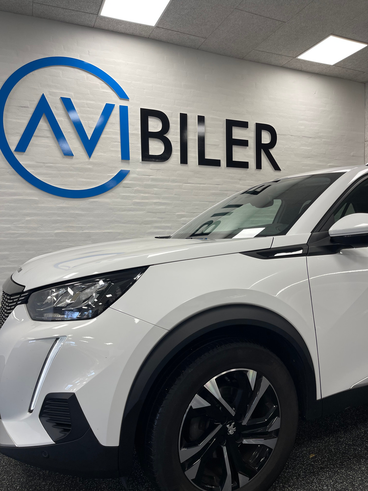 Hvid Peugeot 2008 fra 2020