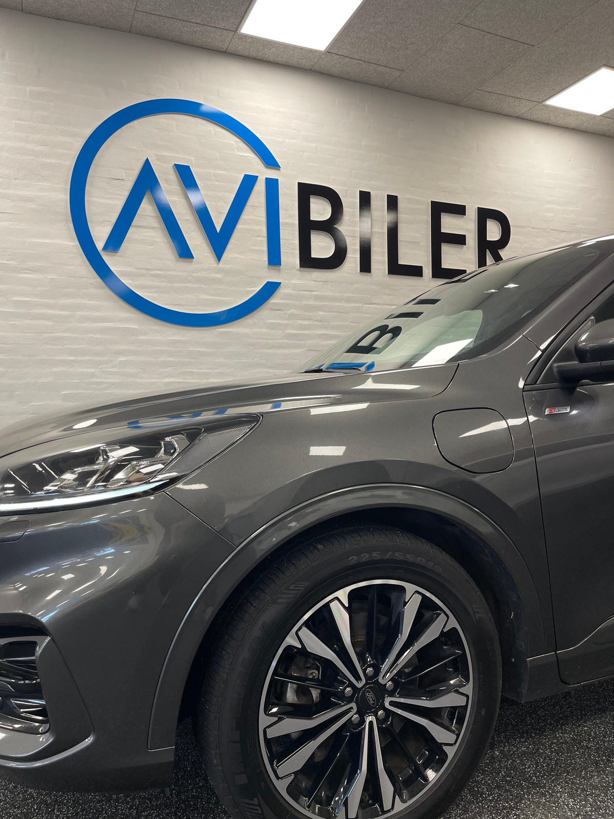 Grå Ford Kuga fra 2020