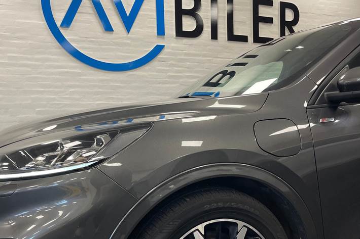 Grå Ford Kuga fra 2020