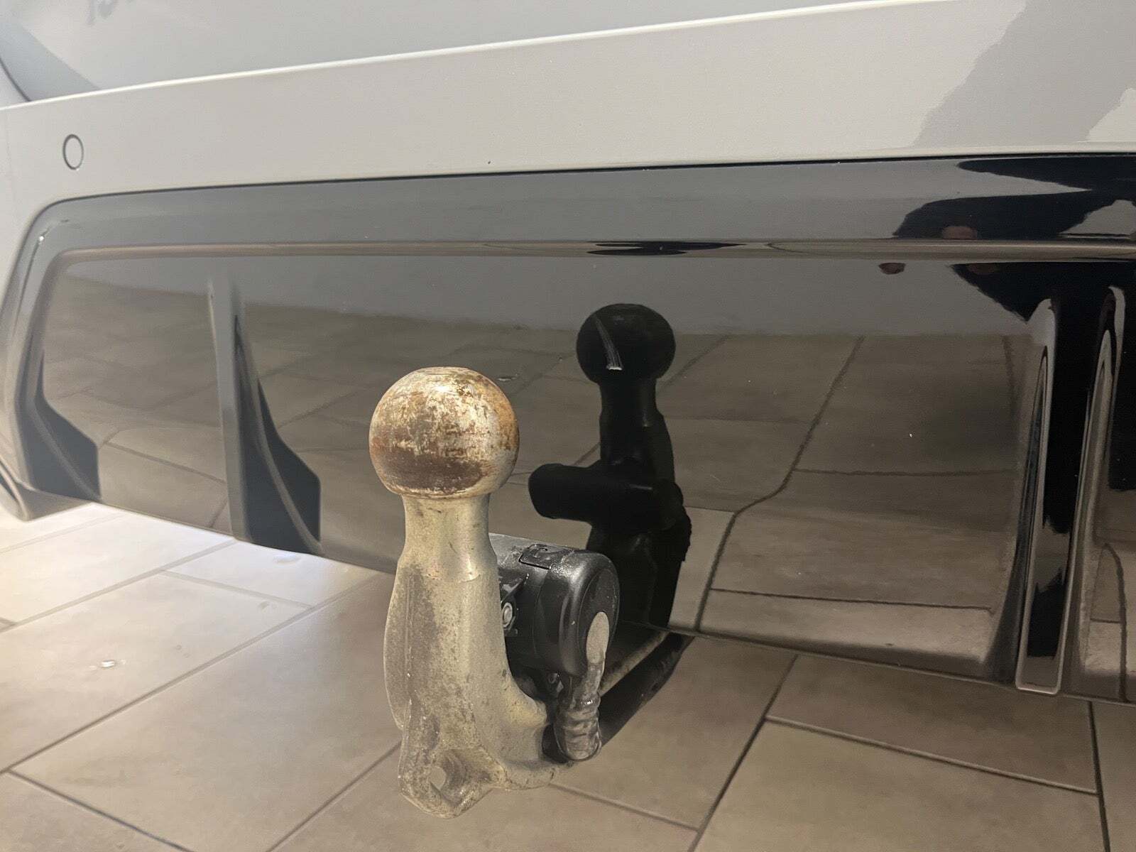 Grå BMW 320e fra 2023