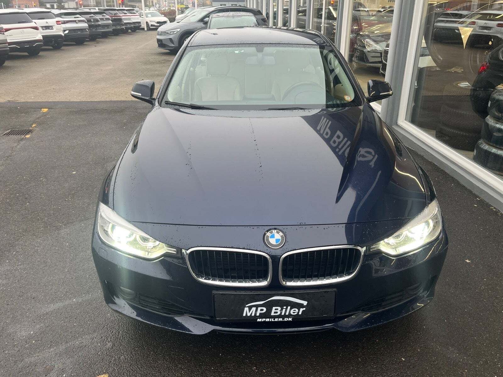 Blå BMW 320i fra 2013